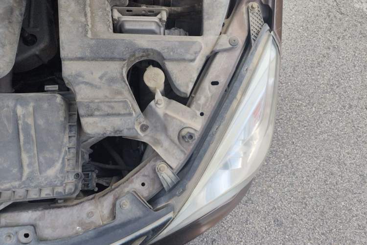 Used BAIC Weiwang M30 2015 1.5L Basic Version DAM15 Engine Bay Left