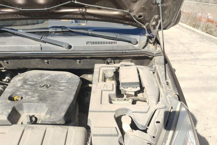 Used BAIC Weiwang M30 2015 1.5L Basic Version DAM15 Engine Bay Left