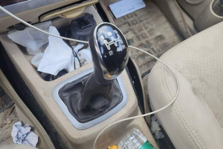 Used BAIC Weiwang M30 2015 1.5L Basic Version DAM15 Gear Lever