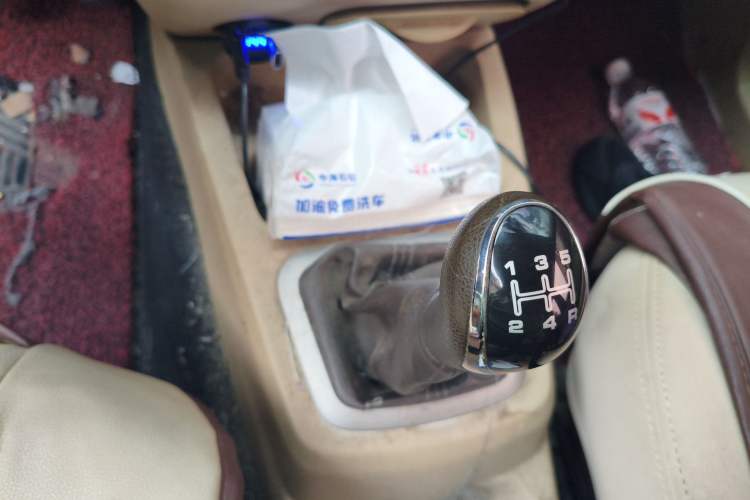 Used BAIC Weiwang M30 2015 1.5L Basic Version DAM15 Gear Lever