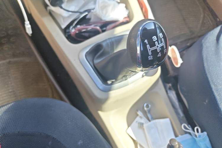 Used BAIC Weiwang M30 2015 1.5L Comfort version DAM15 Gear Lever