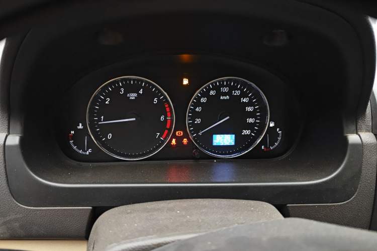 Used BAIC Weiwang M30 2015 1.5L Basic Version DAM15 Instrument Cluster