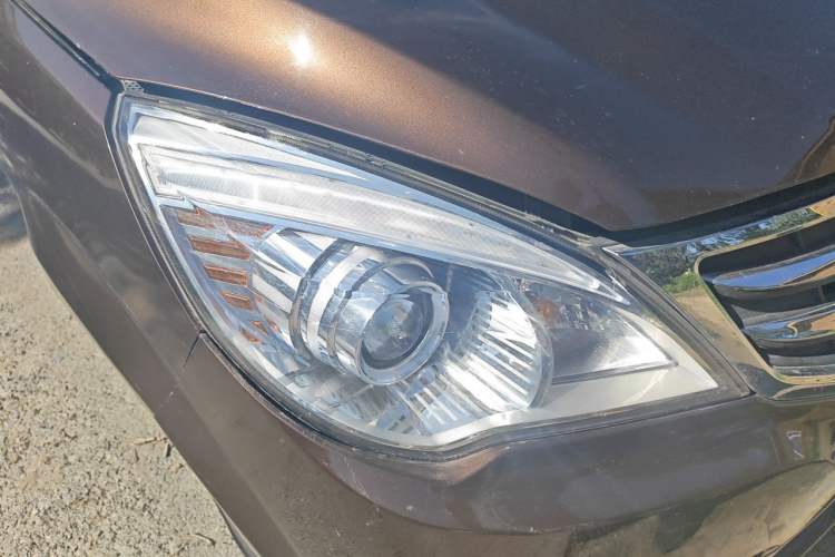 Used BAIC Weiwang M30 2015 1.5L Comfort version DAM15 Right Front Headlight