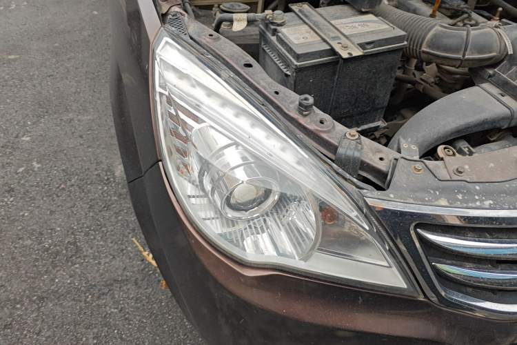 Used BAIC Weiwang M30 2015 1.5L Basic Version DAM15 Right Front Headlight