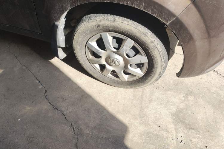 Used BAIC Weiwang M30 2015 1.5L Basic Version DAM15 Right Front Wheel Hub