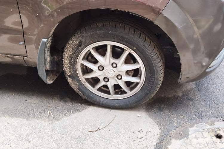 Used BAIC Weiwang M30 2015 1.5L Comfort Version BJ415B Right Front Wheel Hub