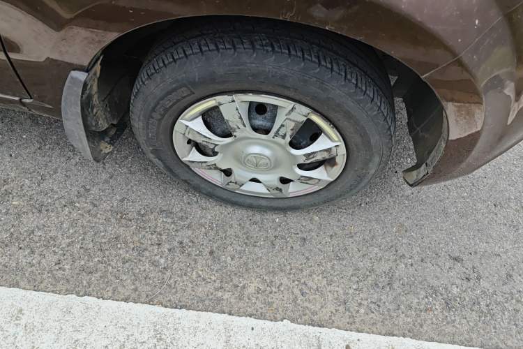 Used BAIC Weiwang M30 2015 1.5L Basic Version DAM15 Right Front Wheel Hub