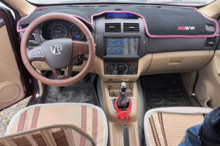 Used BAIC Weiwang M30 2015 1.5L Comfort version DAM15 Center Console