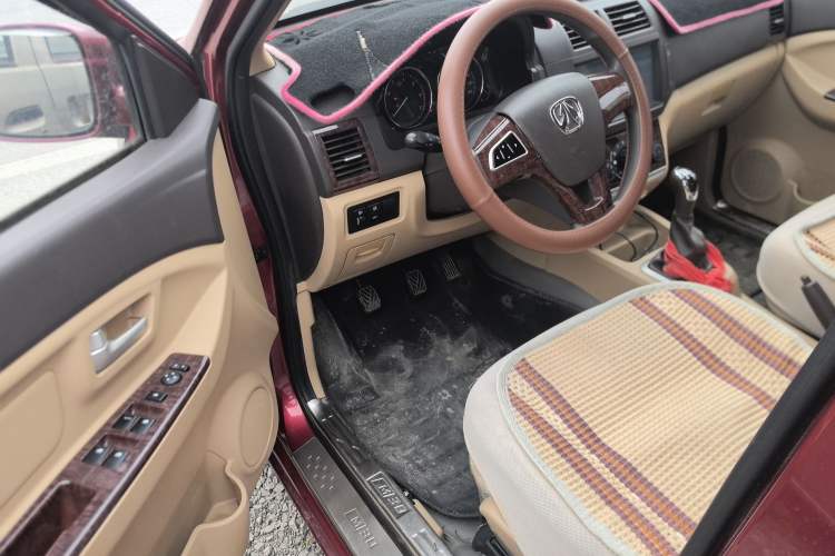 Used BAIC Weiwang M30 2015 1.5L Comfort version DAM15 Driver Seat