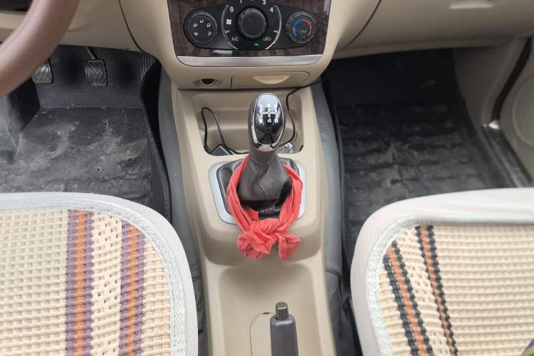 Used BAIC Weiwang M30 2015 1.5L Comfort version DAM15 Gear Lever