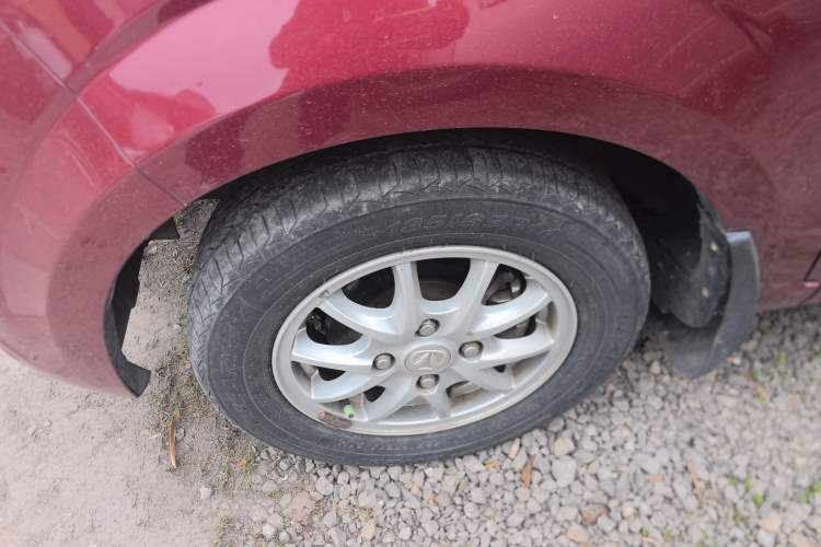 Used BAIC Weiwang M30 2015 1.5L Comfort version DAM15 Left Front Wheel Hub