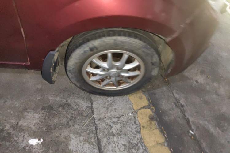 Used BAIC Weiwang M30 2015 1.5L Comfort Version BJ415B Right Front Wheel Hub