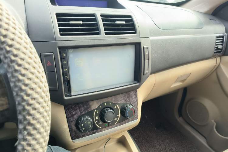 Used BAIC Weiwang M30 2015 1.5L Comfort Version BJ415B Audio And AC Panel