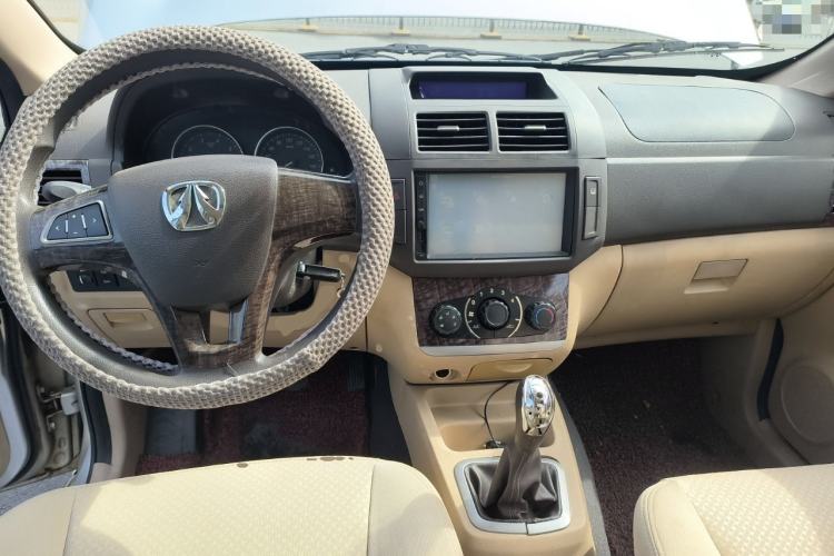 Used BAIC Weiwang M30 2015 1.5L Comfort Version BJ415B Center Console