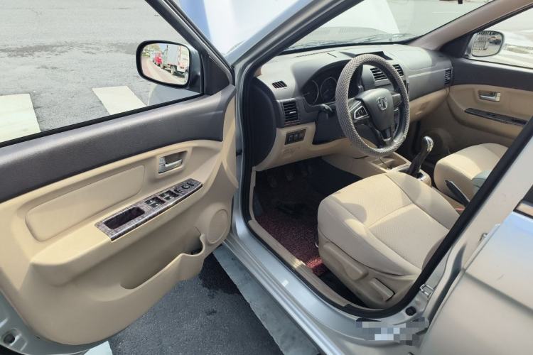 Used BAIC Weiwang M30 2015 1.5L Comfort Version BJ415B Driver Seat
