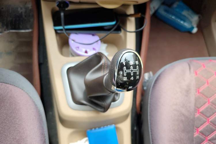 Used BAIC Weiwang M30 2015 1.5L Comfort version DAM15 Gear Lever