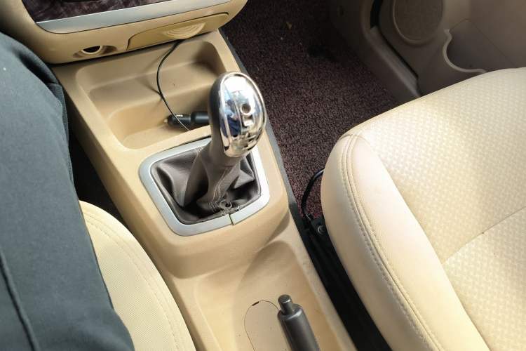 Used BAIC Weiwang M30 2015 1.5L Comfort Version BJ415B Gear Lever