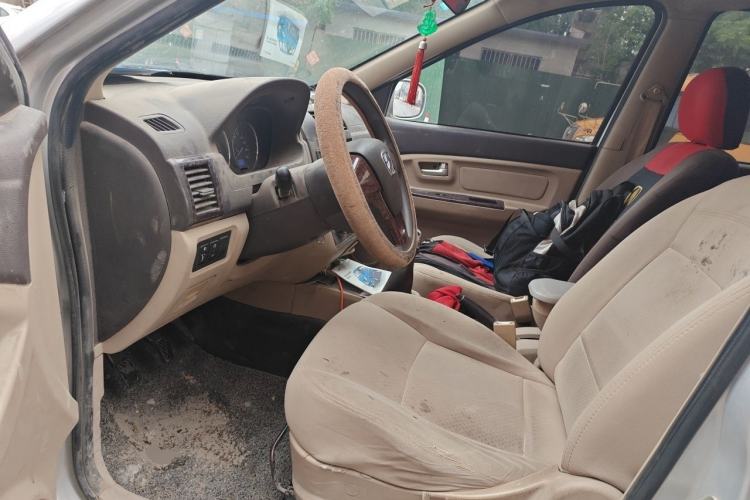 Used BAIC Weiwang M30 2015 1.5L Basic Version BJ415B Left Front Seat