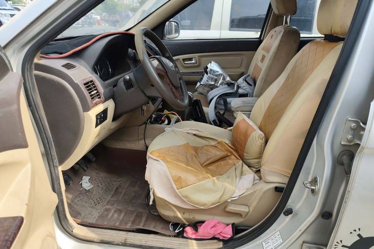 Used BAIC Weiwang M30 2015 1.5L Basic Version DAM15 Left Front Seat
