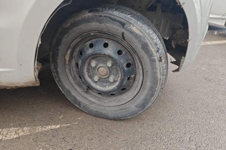 Used BAIC Weiwang M30 2015 1.5L Basic Version BJ415B Right Front Wheel Hub