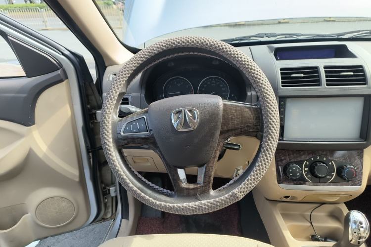 Used BAIC Weiwang M30 2015 1.5L Comfort Version BJ415B Steering Wheel