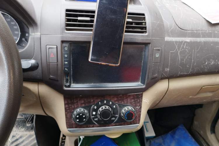 Used BAIC Weiwang M30 2015 1.5L Comfort Version BJ415B Audio And AC Panel