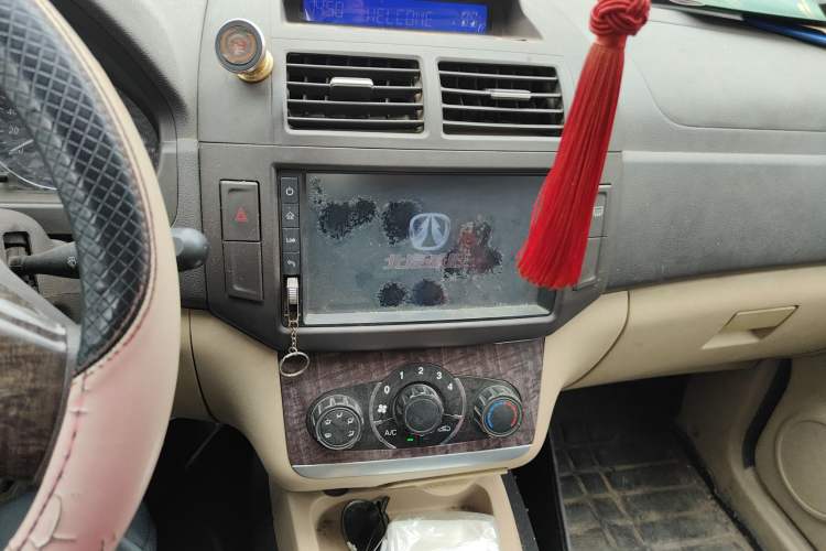 Used BAIC Weiwang M30 2015 1.5L Comfort version DAM15 Audio And AC Panel