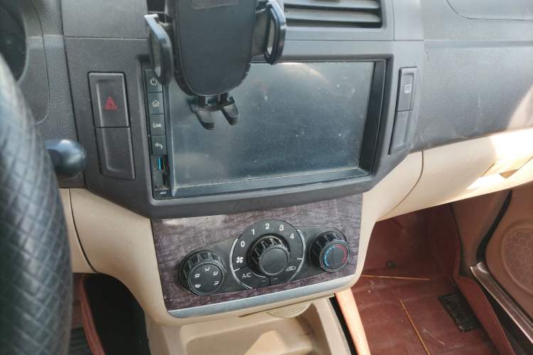 Used BAIC Weiwang M30 2015 1.5L Comfort version DAM15 Audio And AC Panel