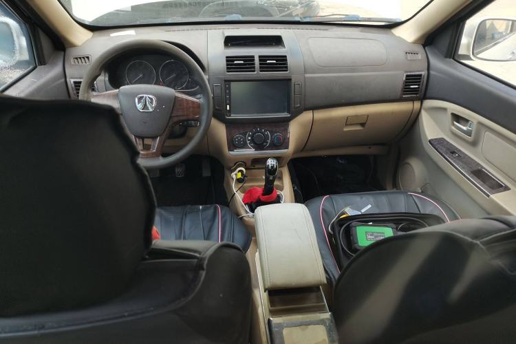 Used BAIC Weiwang M30 2015 1.5L Basic Version DAM15 Center Console