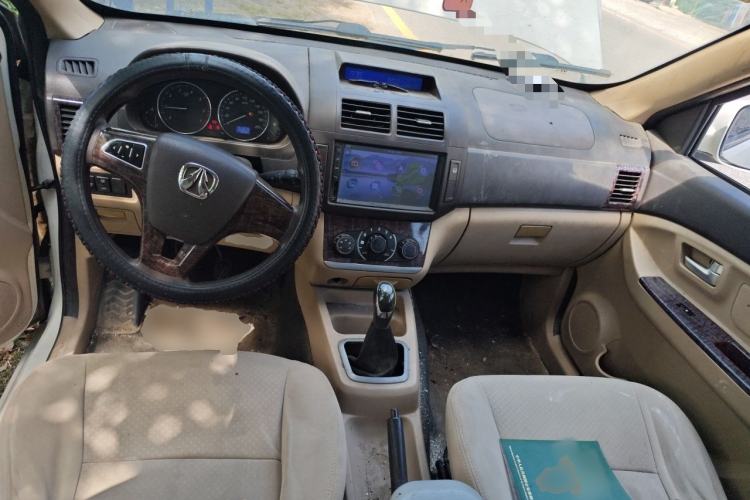 Used BAIC Weiwang M30 2015 1.5L Comfort version DAM15 Center Console