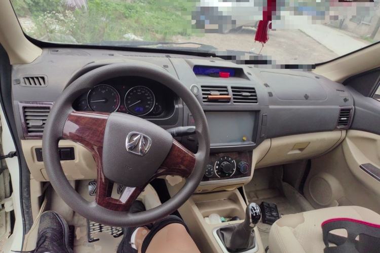 Used BAIC Weiwang M30 2015 1.5L Basic Version DAM15 Center Console