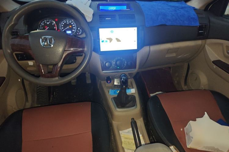 Used BAIC Weiwang M30 2015 1.5L Basic Version DAM15 Center Console