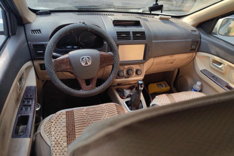 Used BAIC Weiwang M30 2015 1.5L Basic Version DAM15 Center Console