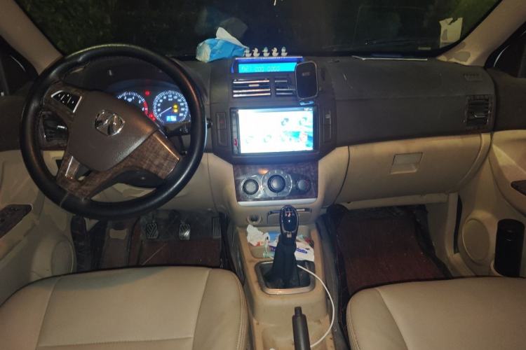 Used BAIC Weiwang M30 2015 1.5L Comfort version DAM15 Center Console