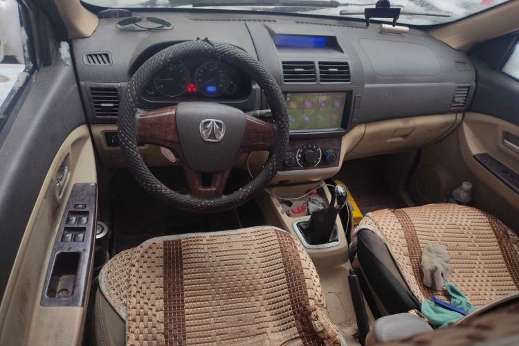 Used BAIC Weiwang M30 2015 1.5L Basic Version DAM15 Center Console