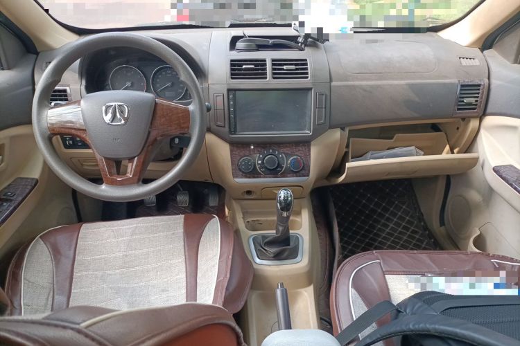 Used BAIC Weiwang M30 2015 1.5L Basic Version DAM15 Center Console