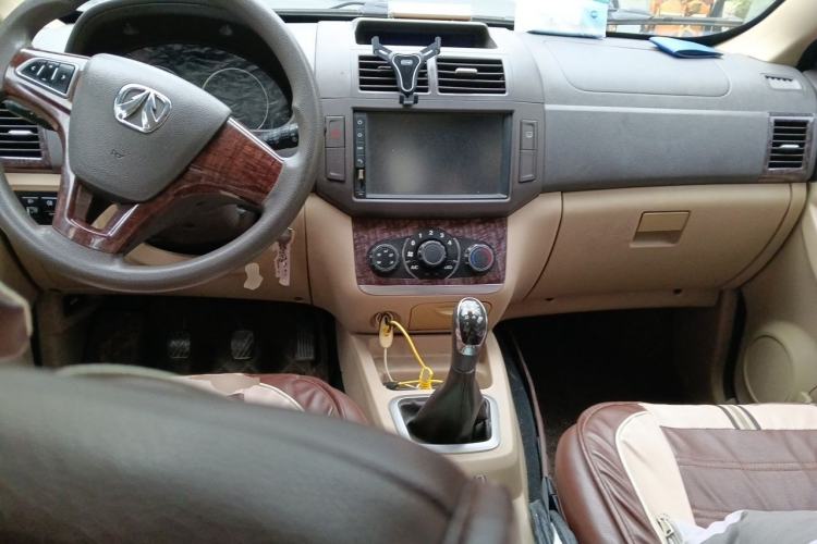 Used BAIC Weiwang M30 2015 1.5L Comfort Version BJ415B Center Console