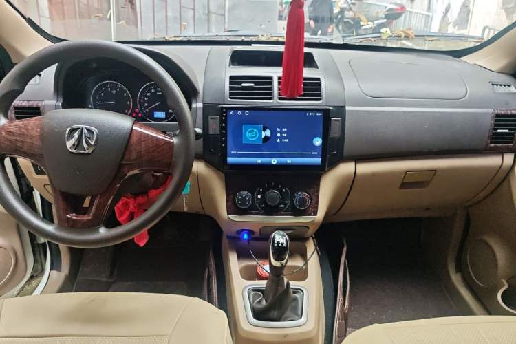 Used BAIC Weiwang M30 2015 1.5L Basic Version DAM15 Center Console
