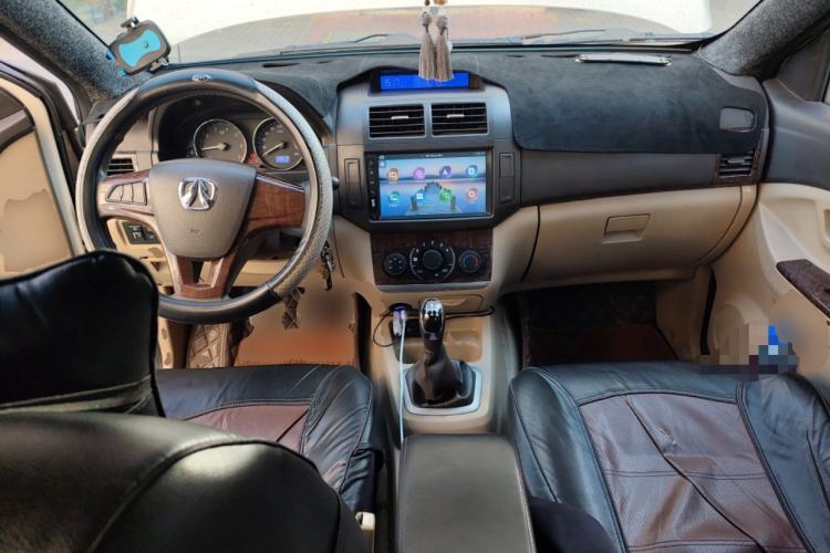 Used BAIC Weiwang M30 2015 1.5L Basic Version DAM15 Center Console