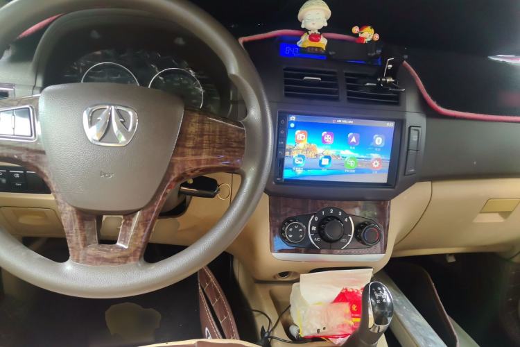 Used BAIC Weiwang M30 2015 1.5L Comfort version DAM15 Center Console