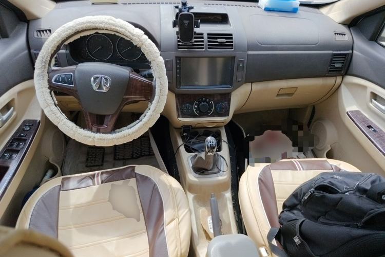 Used BAIC Weiwang M30 2015 1.5L Comfort Version BJ415B Center Console