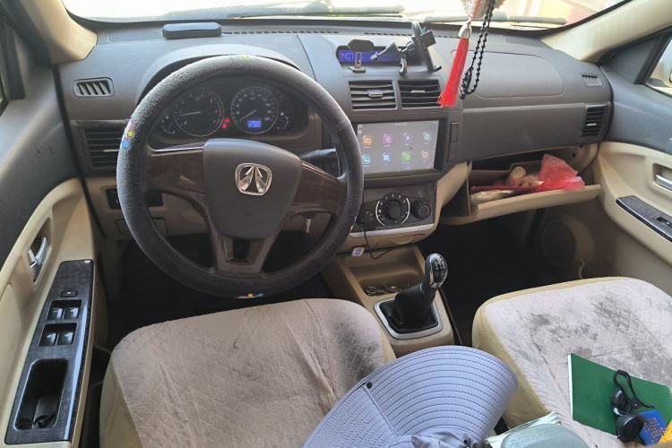 Used BAIC Weiwang M30 2015 1.5L Basic Version DAM15 Center Console