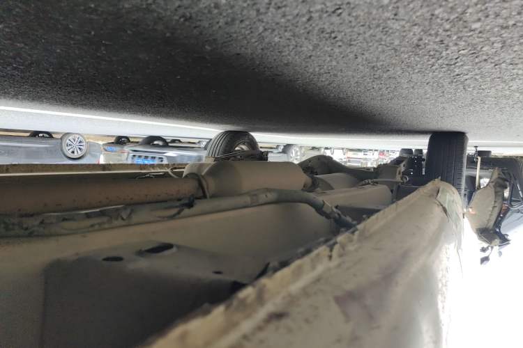 Used BAIC Weiwang M30 2015 1.5L Comfort version DAM15 Chassis Front Right