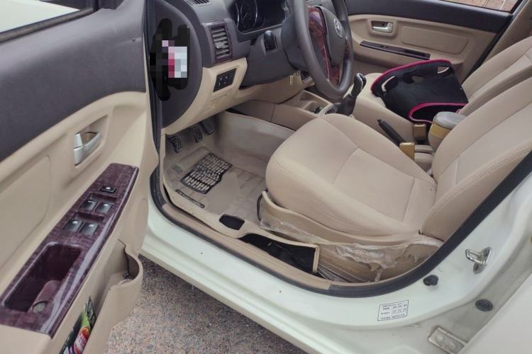 Used BAIC Weiwang M30 2015 1.5L Basic Version DAM15 Driver Seat