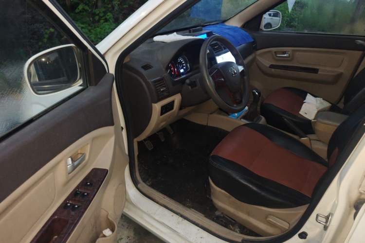 Used BAIC Weiwang M30 2015 1.5L Basic Version DAM15 Driver Seat
