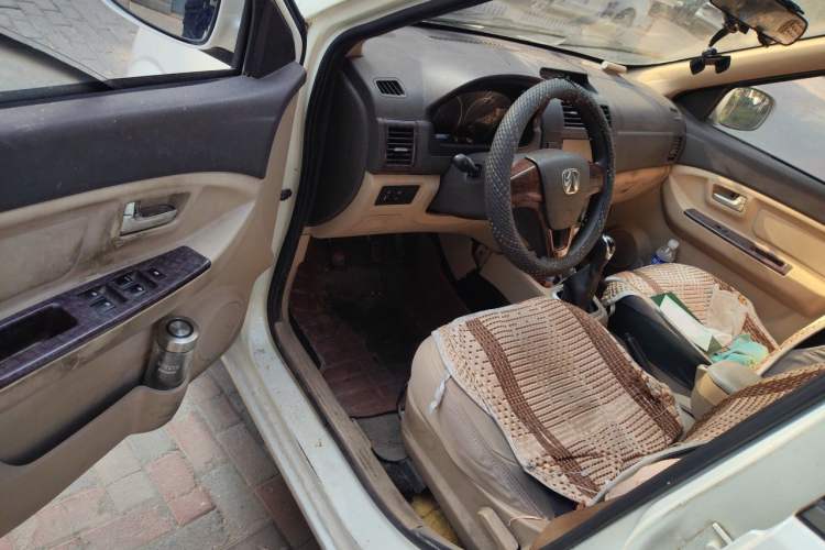 Used BAIC Weiwang M30 2015 1.5L Basic Version DAM15 Driver Seat