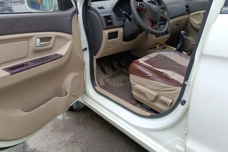 Used BAIC Weiwang M30 2015 1.5L Comfort Version BJ415B Driver Seat