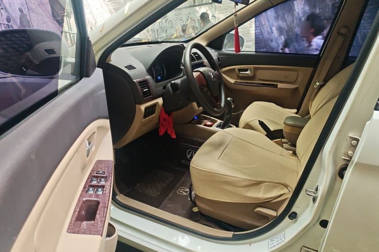 Used BAIC Weiwang M30 2015 1.5L Basic Version DAM15 Driver Seat