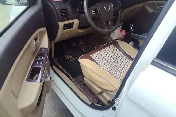 Used BAIC Weiwang M30 2015 1.5L Comfort version DAM15 Driver Seat