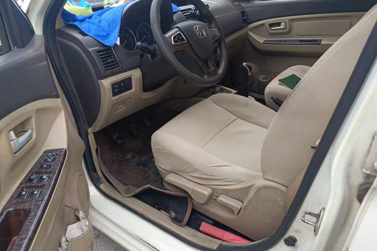 Used BAIC Weiwang M30 2015 1.5L Comfort Version BJ415B Driver Seat